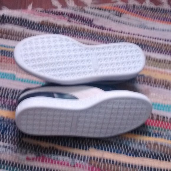 Ribbon Lace Puma Sneakers - Picture 10 of 10